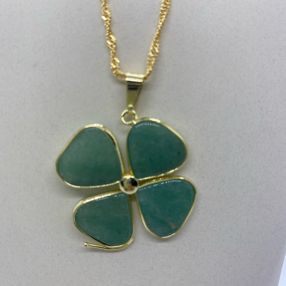 4 Leaf Clover Shamrock Green Quartz w/ 10in chain